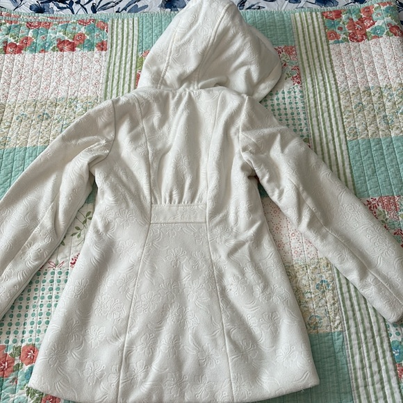 Ivory, embossed floral winter coat - Picture 3 of 4